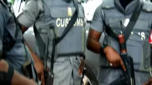 Customs Official Brutalises Civilians For Filming In Lagos ‘Smuggling Zone’