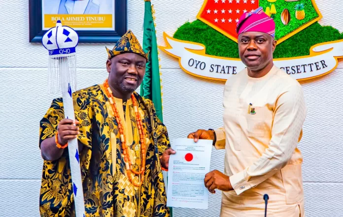 BREAKING: Makinde presents certificate, staff of office to new Alaafin