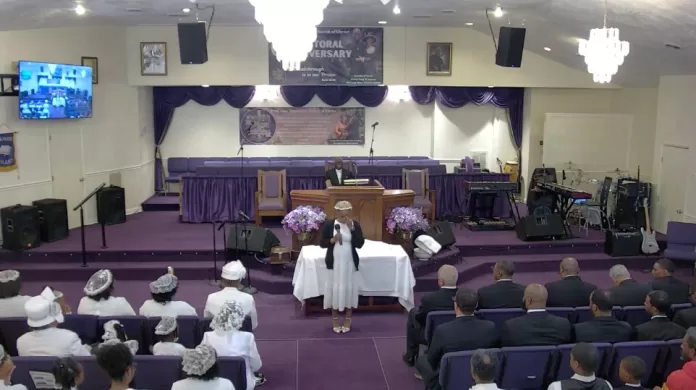 US pastor rebuked after making lady apologise to congregation for pregnancy out of wedlock